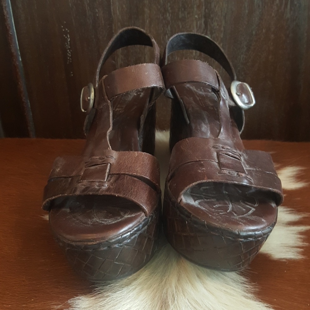 Born sandals